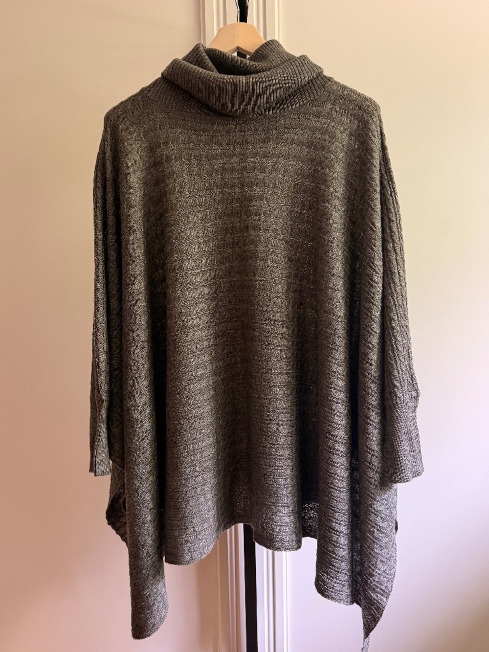 NEW Turtle Neck Long Sleeves Soft Knitted Gray Poncho